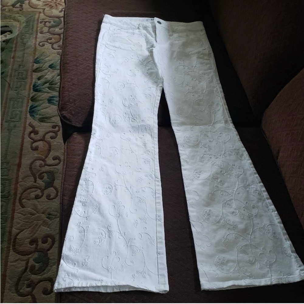 Vintage! bell bottoms,  LEI Jeans,White ,"stitched design"  ,size 5